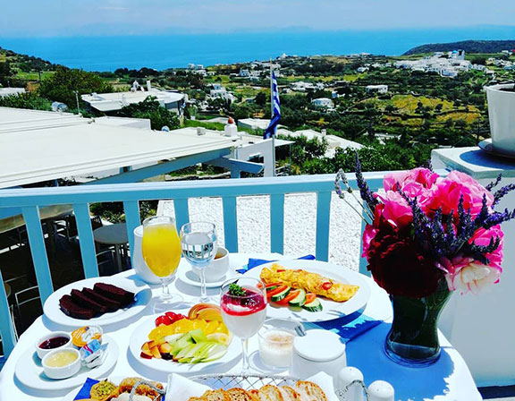 Petit déjeuner à l'hôtel Petali village