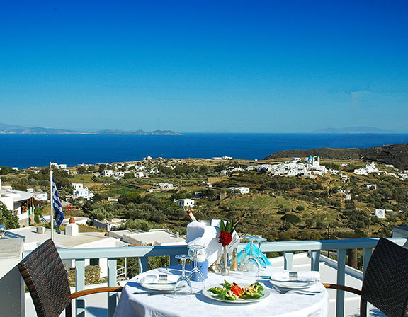 Vue sur la mer depuis l'hôtel Petali à Sifnos